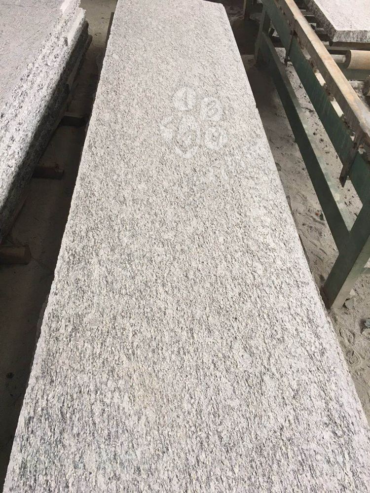 廣東永強(qiáng)石材主營(yíng)湛江黑,廉江白麻,海浪花(雙稱浪花白),廉江芝麻白、廉江中花、芝麻灰、芝麻黑、海浪花、臺(tái)山紅、桂林紅