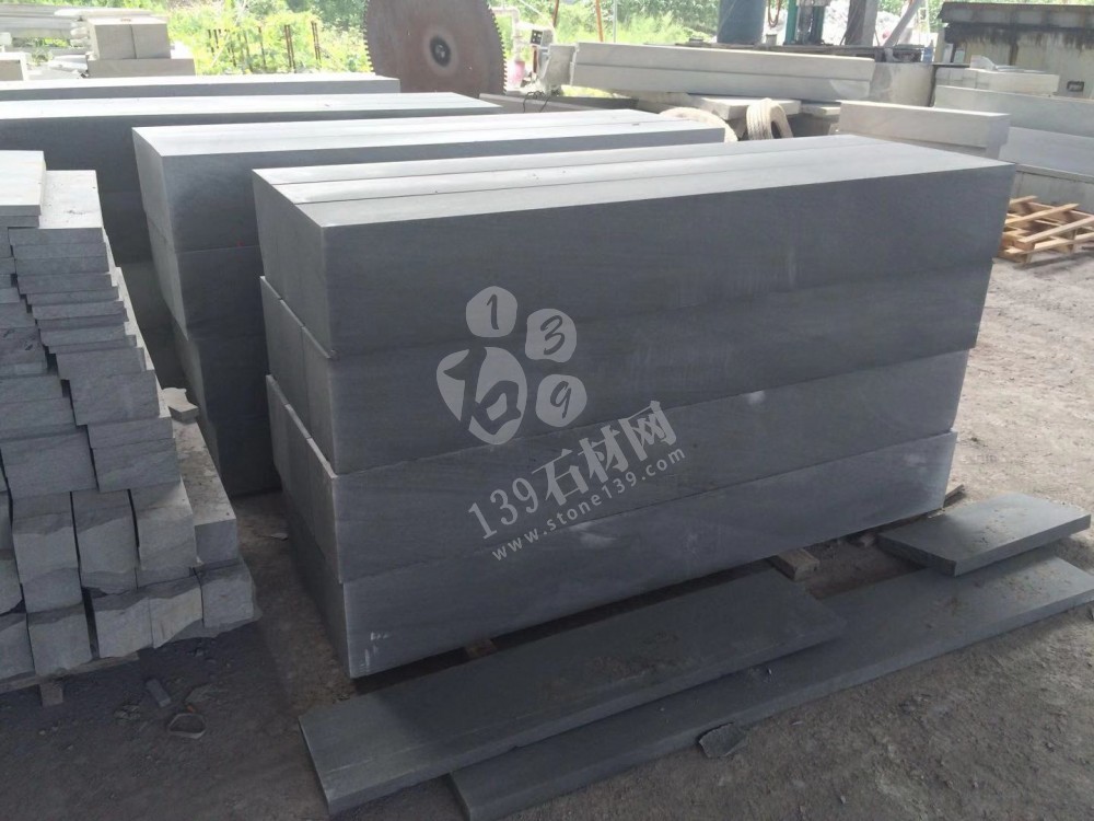 達(dá)州輝騰石材專業(yè)提供青石路沿石、欄桿、地鋪石、臺階石的園林青石產(chǎn)品