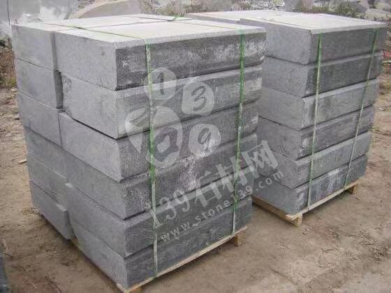 達(dá)州輝騰石材專業(yè)提供青石路沿石、欄桿、地鋪石、臺階石的園林青石產(chǎn)品
