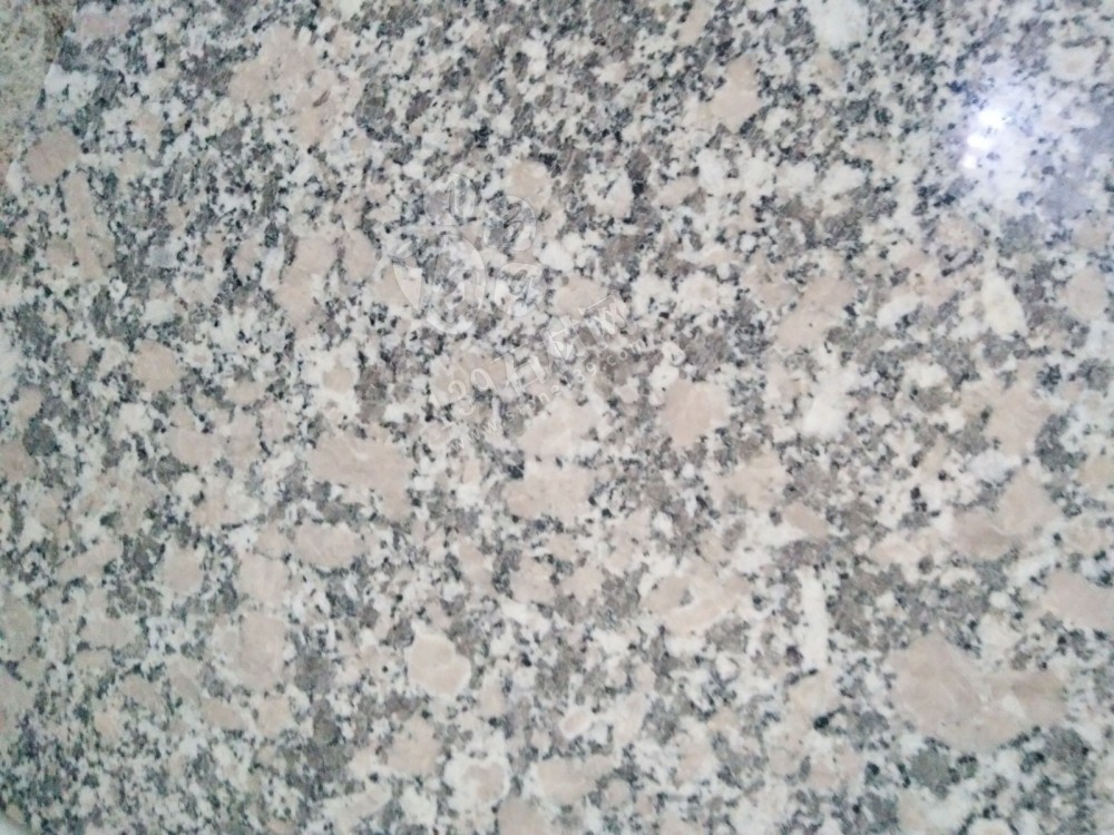 【運(yùn)東石材】河南梨花白內(nèi)鄉(xiāng)礦區(qū)廠家直銷批發(fā)梨花白、梨花紅、路沿石