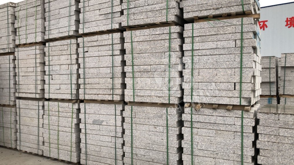 【運(yùn)東石材】河南梨花白內(nèi)鄉(xiāng)礦區(qū)廠家直銷批發(fā)梨花白、梨花紅、路沿石