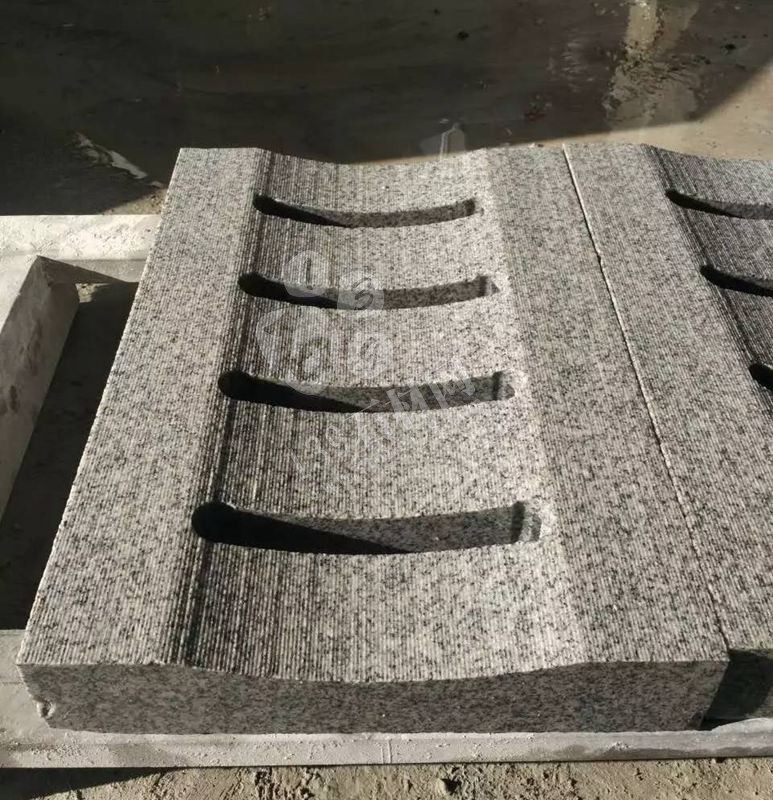 麻城張順利石材廠主要經(jīng)營湖北芝麻白、芙蓉白環(huán)境石，地鋪石，路延石，小方石