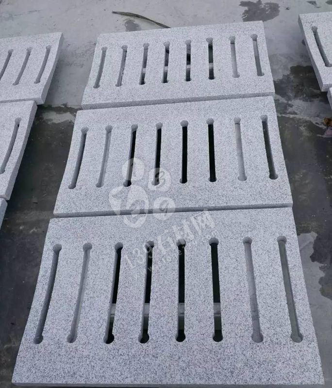 麻城張順利石材廠主要經(jīng)營湖北芝麻白、芙蓉白環(huán)境石，地鋪石，路延石，小方石